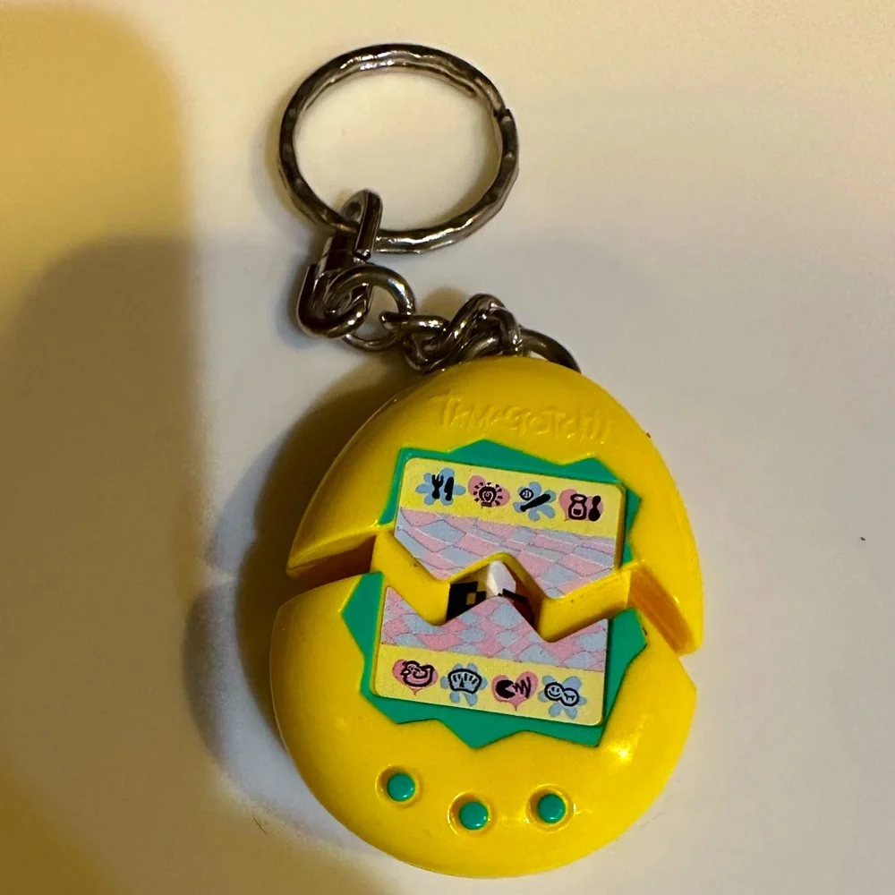 VTG 1997 TAMAGOTCHI YELLOW KEYCHAIN DIGITAL PET EGG GAME MCDONALDS YELLOW EASTER